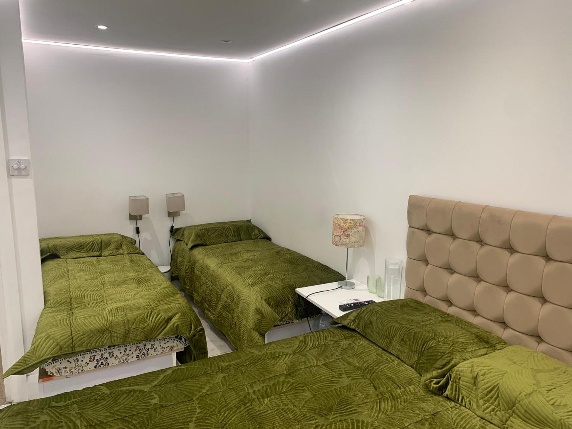 Air Conditioned Modern Double Bed Room With Private Attached Bathroom - Free Parking - Near London Heathrow Airport & Southall Broadway Buitenkant foto